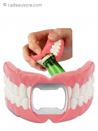 Le décapsuleur en dentier 